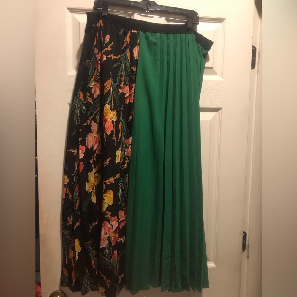 Pleated midi skirt